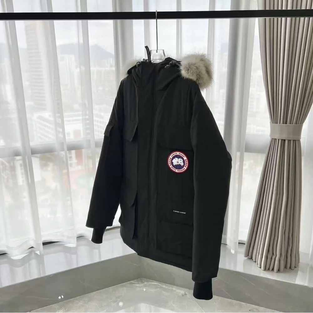 Canada Goose Men's Coat，Very comfortable to wear